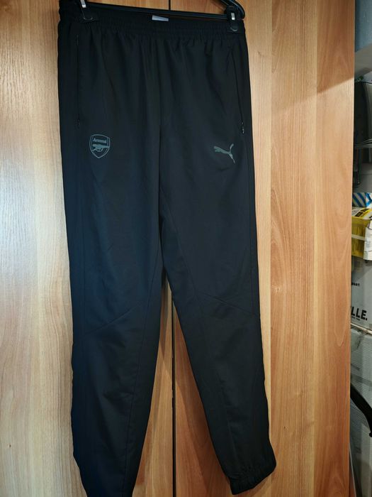 Vând pantaloni sport Puma