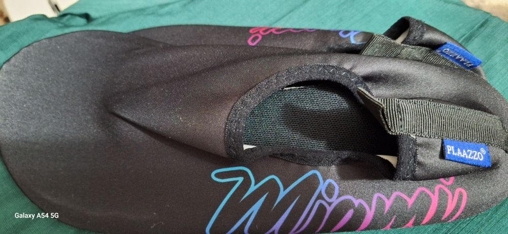 Аквашоуз. Тапочки для купания