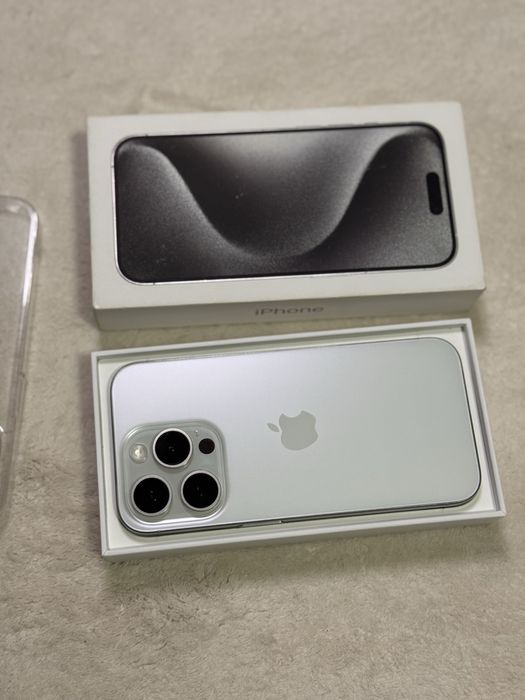 iPhone 15 Pro White Titanium 94% full box + husa ca nou 128 GB