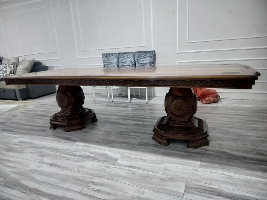 Стол для гостиной