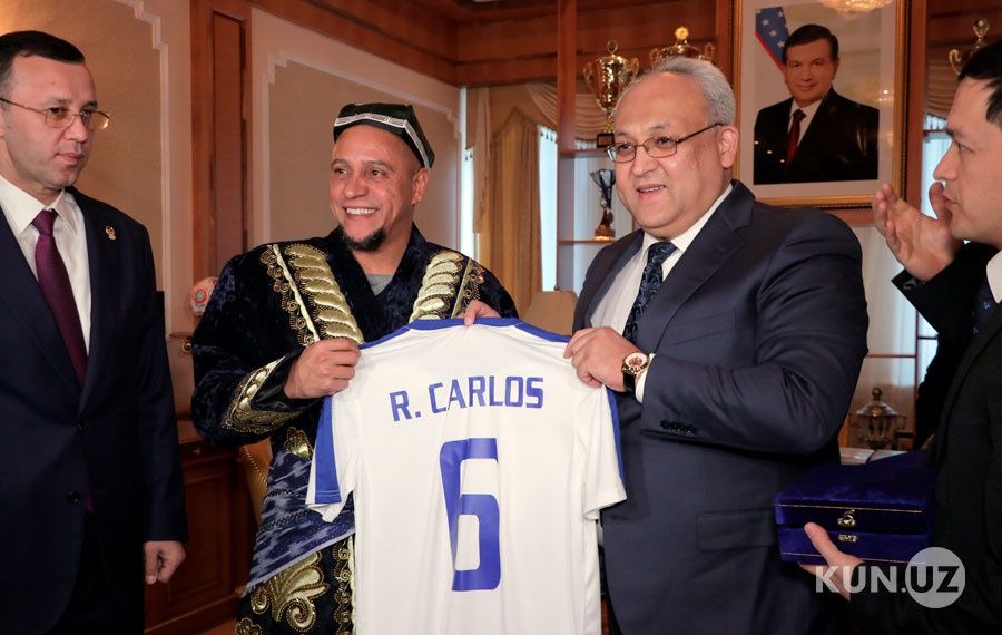 ROBERTO CARLOS! Мяч с подписью Роберто Карлоса