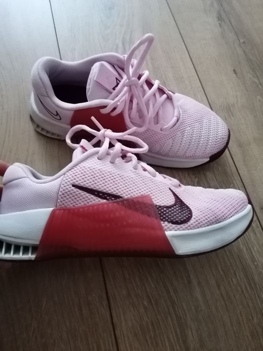 Adidasu Nike metcon 9