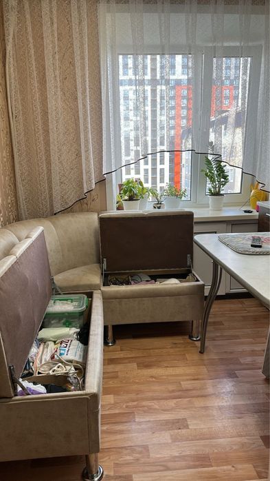 Продам угловой диван на кухню