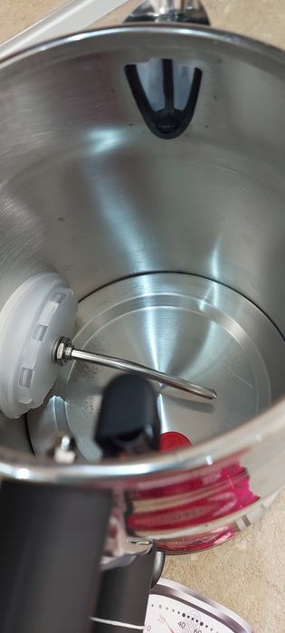 Електрическа кана Russell Hobbs с ретро дизайн