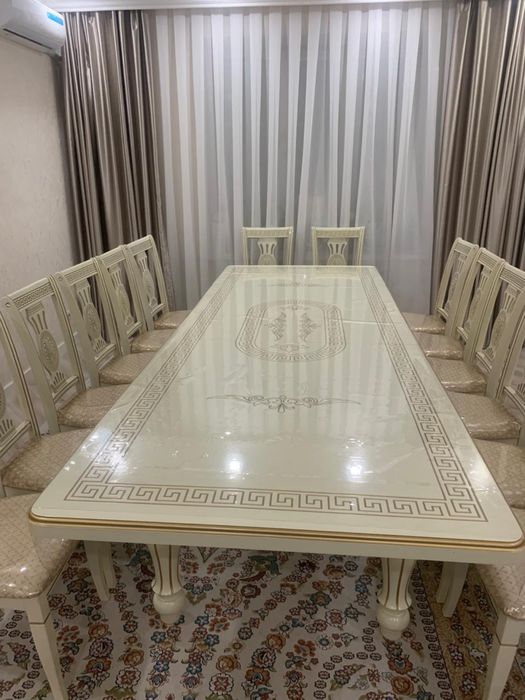 Стол до 3х м и 14 стульев