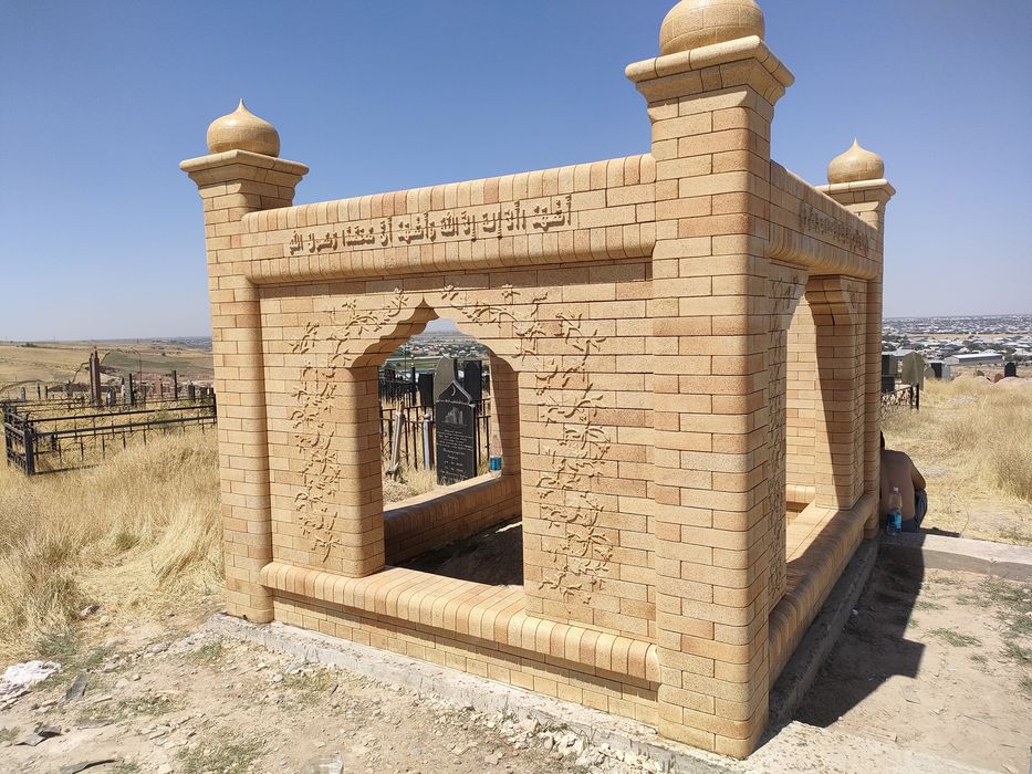 Мазары, памятники