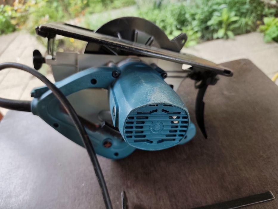 Fierăstrău circular manual Makita