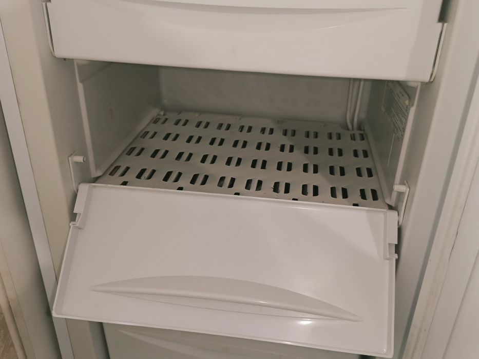 Морозильник indesit SFR 100 белый
