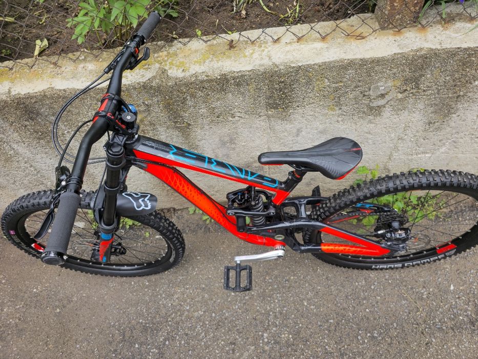 Scott Gambler S размер 27.5 цола Като нов, Rockshox Boxxer,  Downhill bike 4-бутални Sram Guide спирачки Алуминиев велосипед мекица