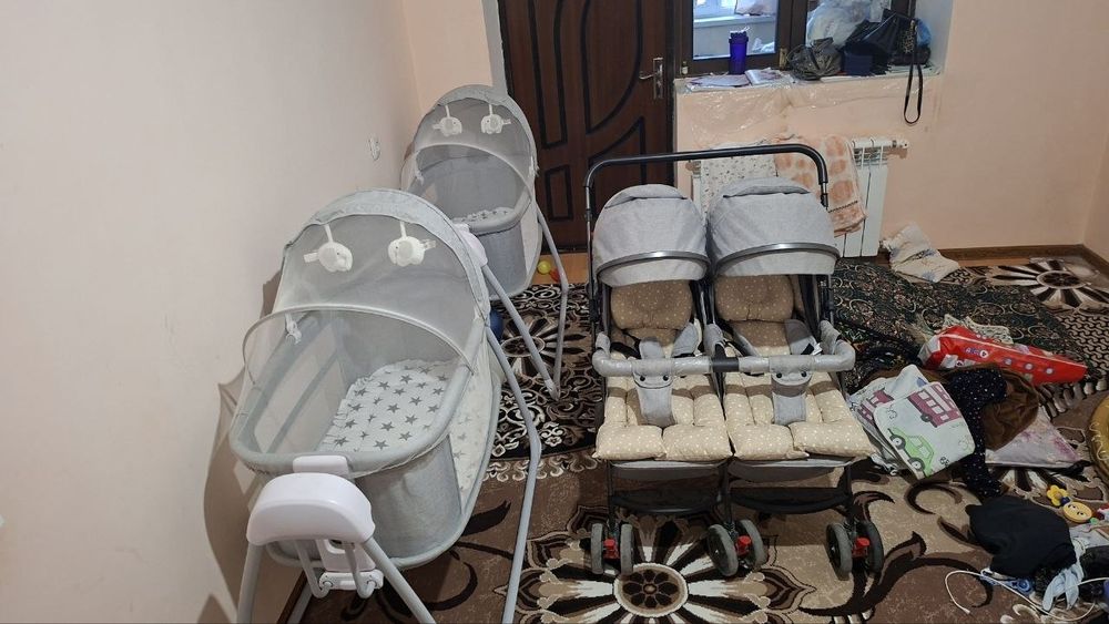 Ikkita belanchak va egizak kolyaska