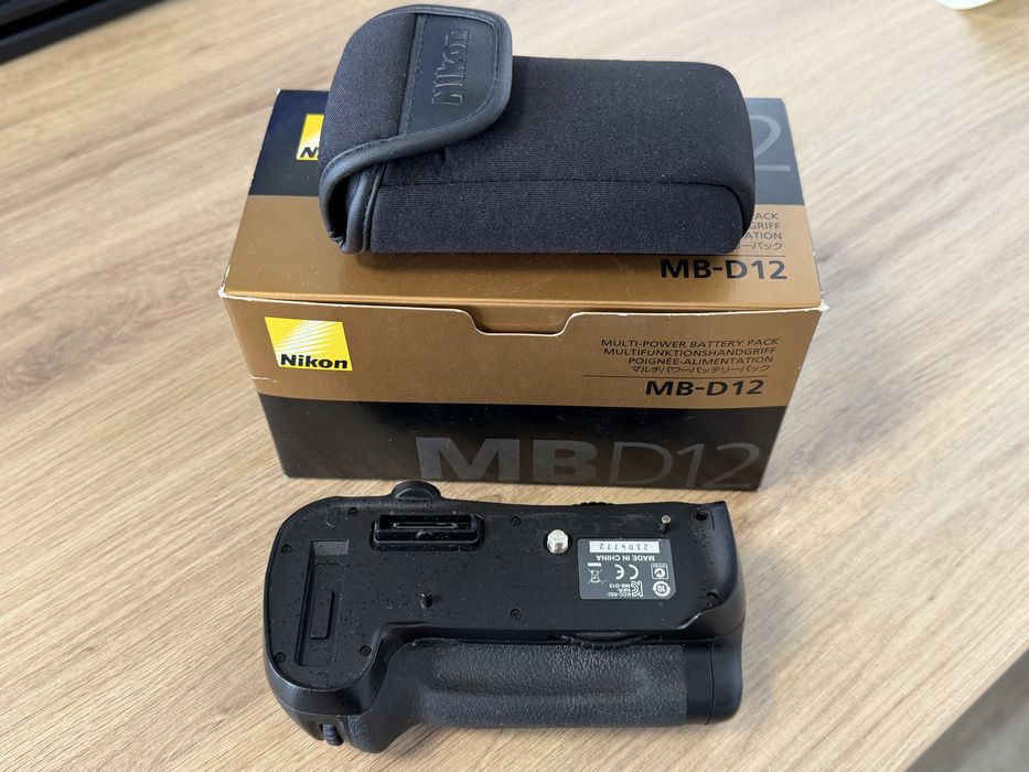 Grip Nikon MB-12 pentru Nikon D800, D800E si D810