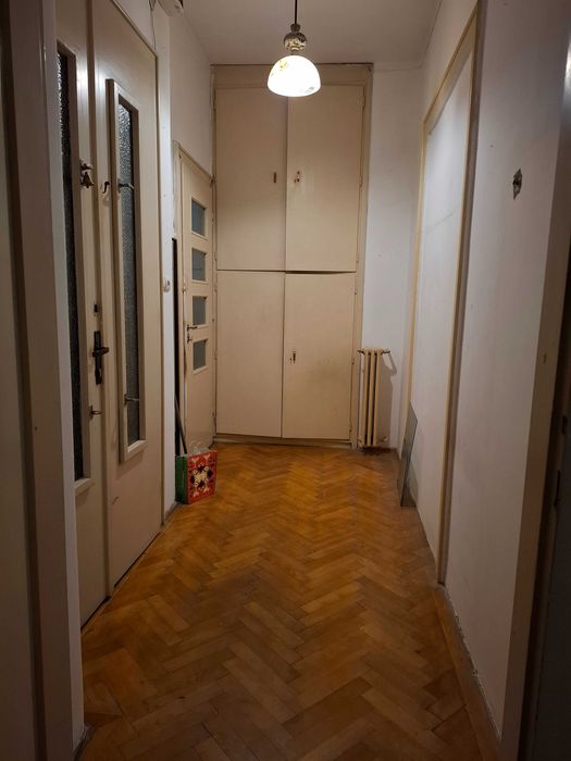 Inchiriez apartament 2 camere  central piata 700