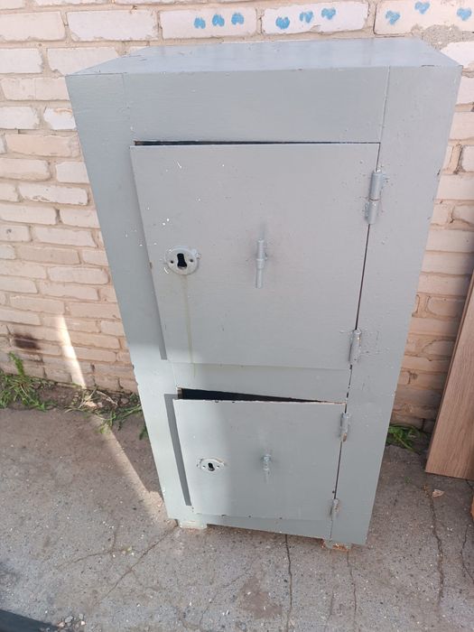 Сейф железный продам