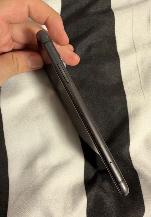 iPhone 11 64GB - Stare foarte bună / Păstrat cu husă și folie