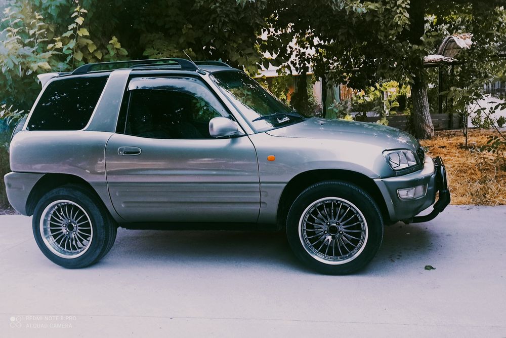 Toyota Rav4 J.   karatishka obmen bor taklifla bosa koramiz