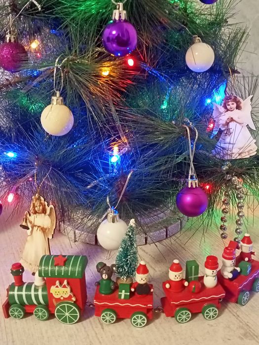 Ёлочка с гирляндой и игрушками