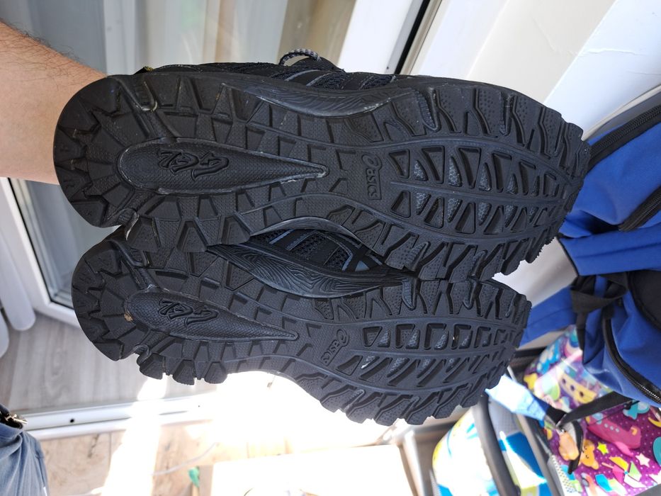 Vând Asics Trail Lazăr 4 nr 43,5 cu Gore-tex