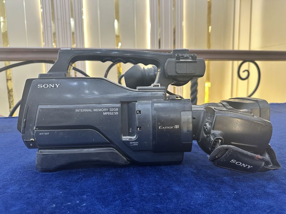 Продам видоеокамеру Sony HXR-MC1500