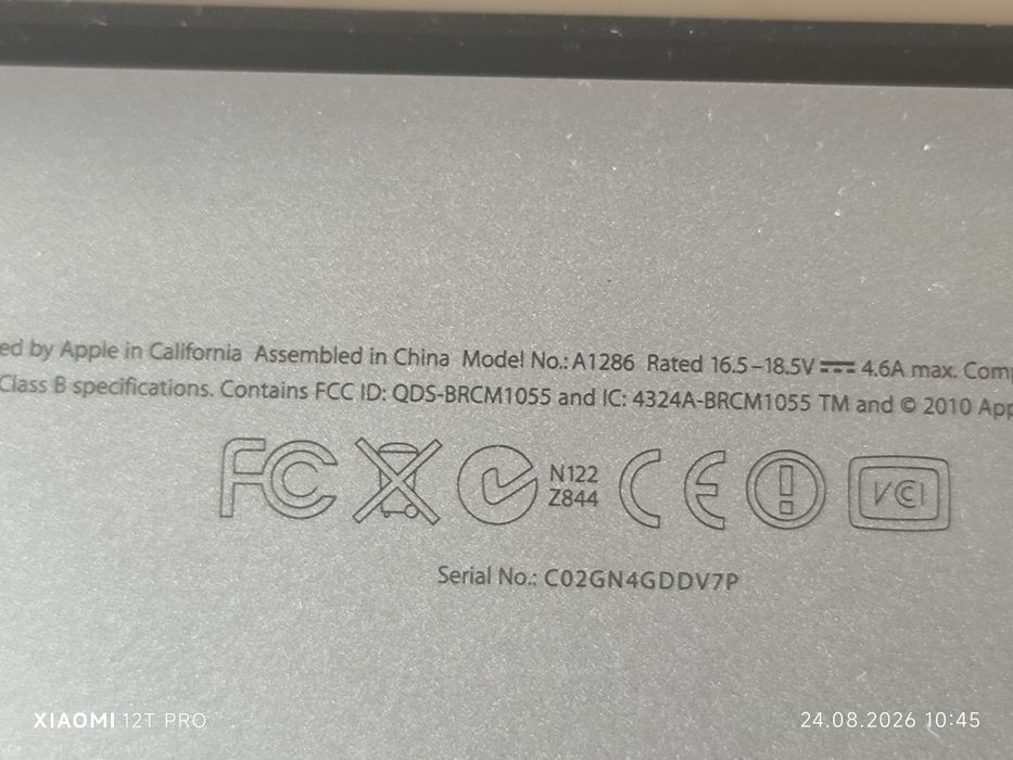 Два Apple лаптопа