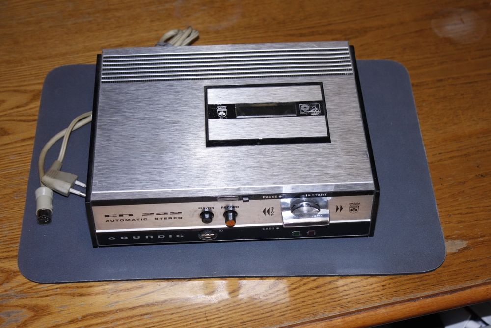 casetofon PHILIPS N2235 sau deck GRUNDIG 222