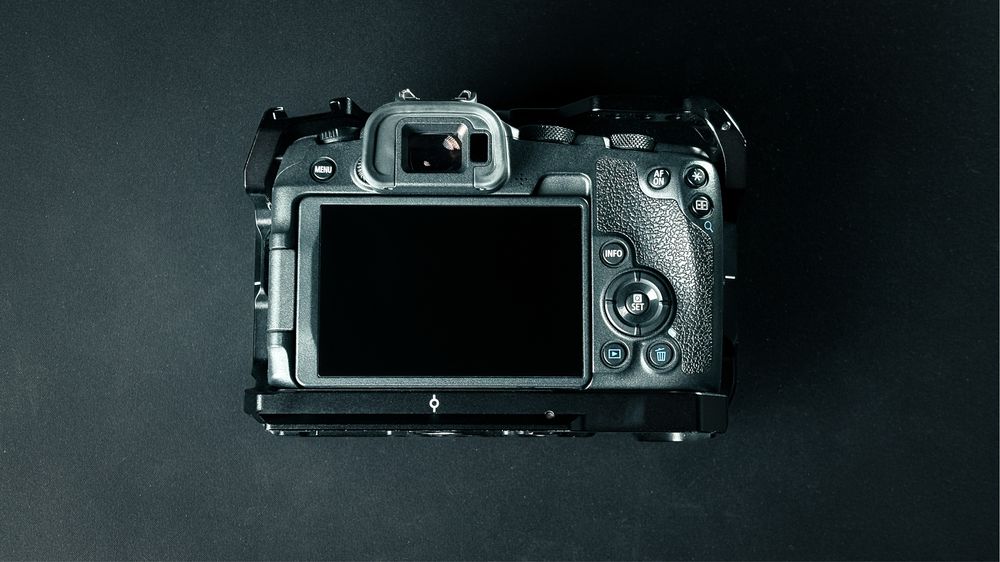 Комплект Фотоапарат Canon R8 + Canon 50mm + Canon 16mm