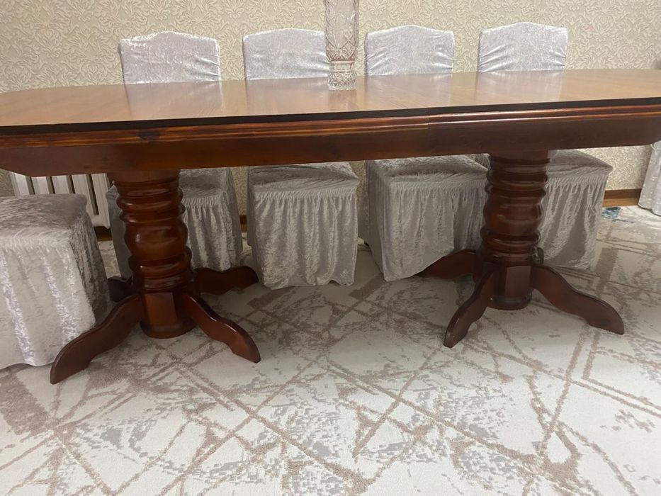 Стол со стульями