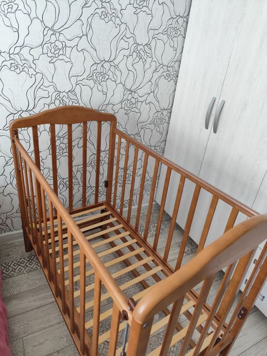 Детская кроватка-маятник