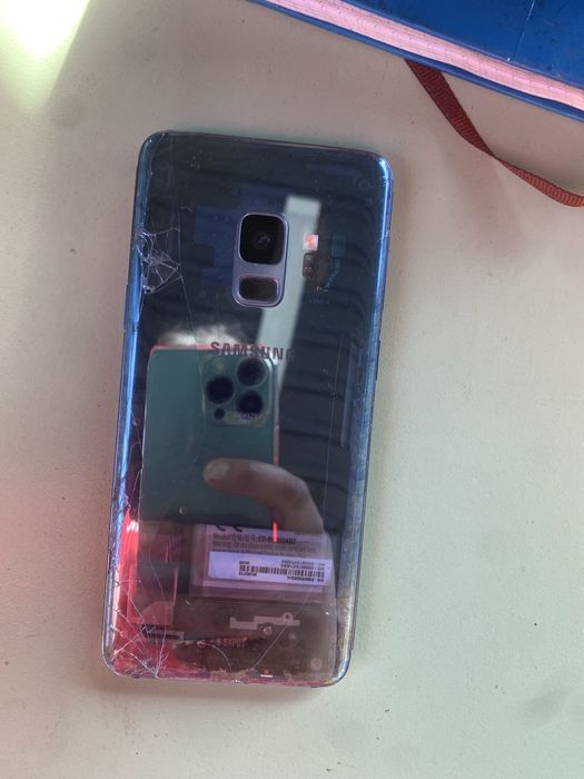 Продаю четыре телефона