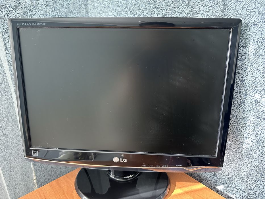 Продам компьютер в комплекте. Торг есть