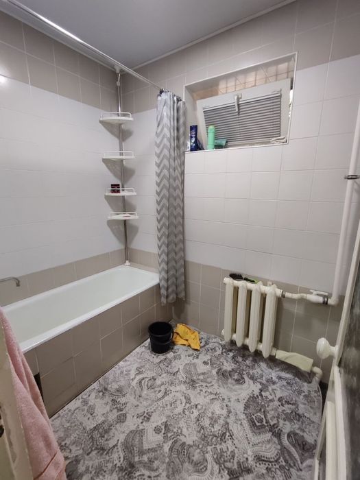 Срочно продаётся квартира Мирабадский р-н Куйлюк массив 4 2/1/4Кирпич