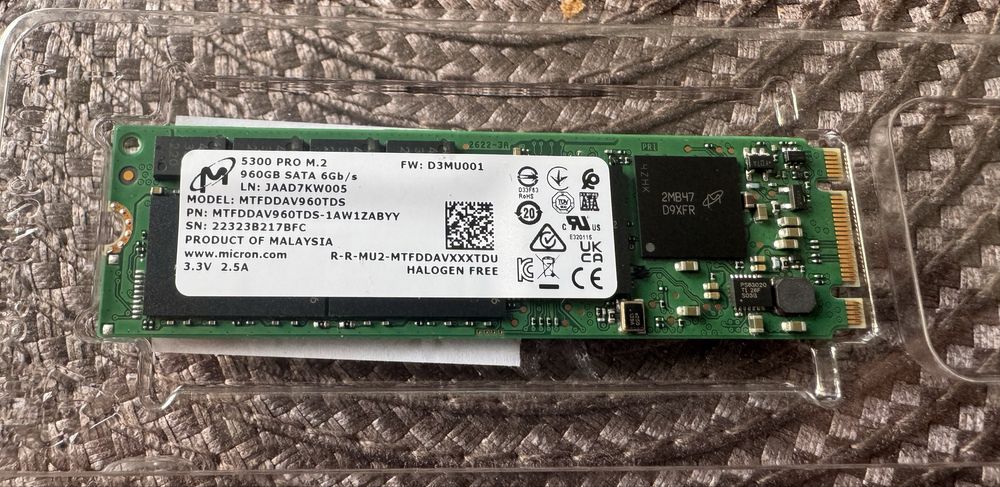 Новый ssd 960GB Micron 5300 Pro m2. sata