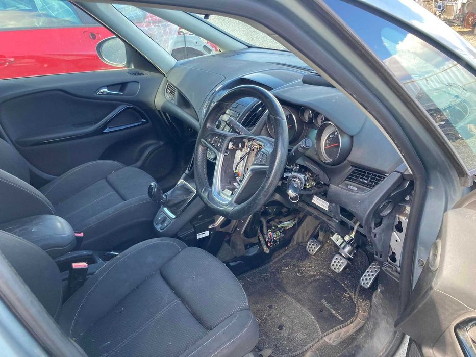 Зафира ц тоурер zafira c tourer A20DTH на части