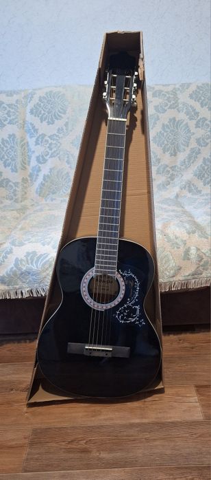 Продам гитару Agnetha