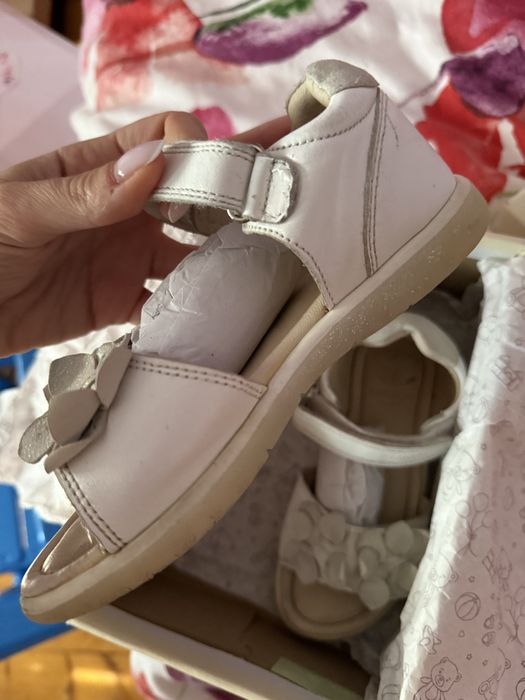 Продавам детски кожени сандали Lasocki 29