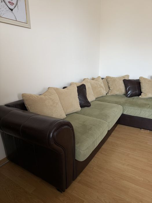 Стилен ъглов кожен диван