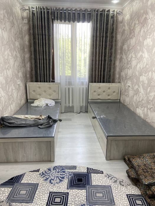 Чилонзор 2 хона 3 клинган. 4 чи этаж 500.у.е. +маклер