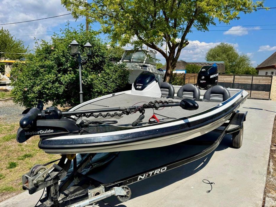Vand barca Nitro Z6 2012 cu doar 46 ore si peridoc nitro original