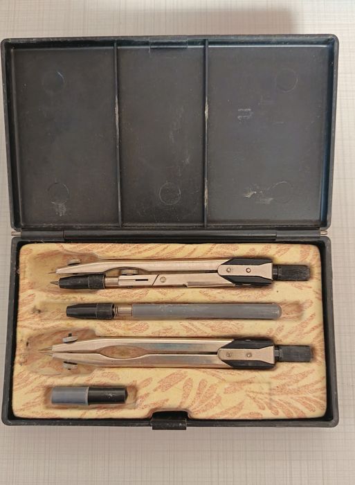 Чертожни инструменти от едно време