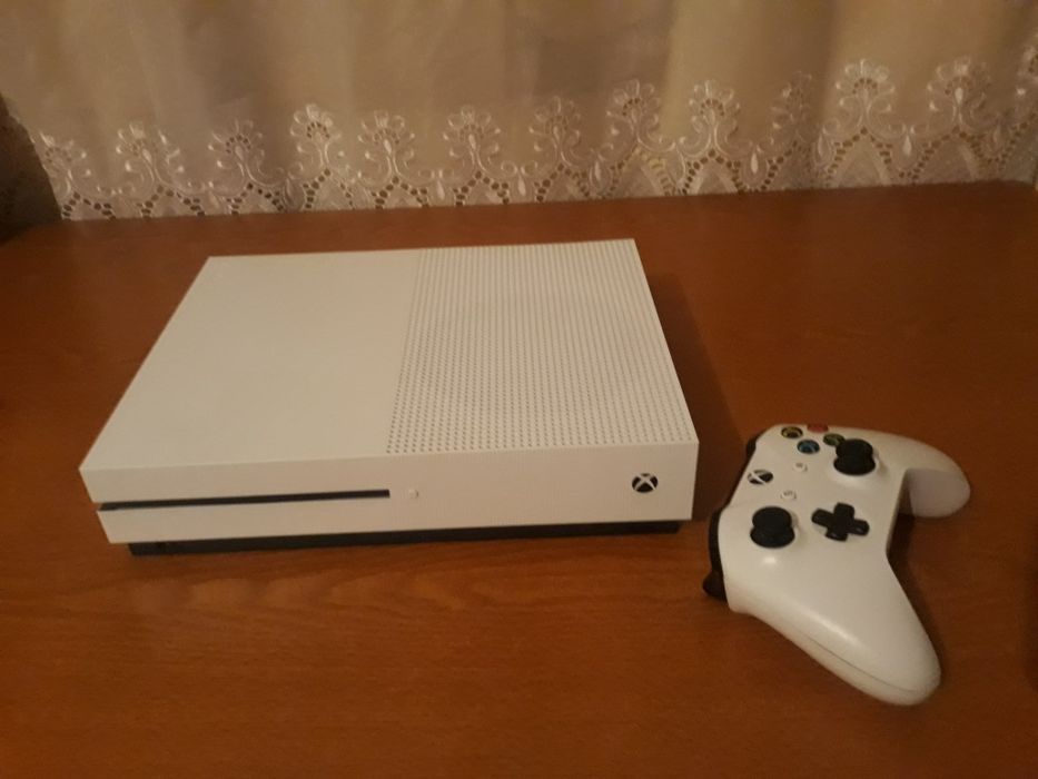 Срочно Продаю Xbox One S 1TB