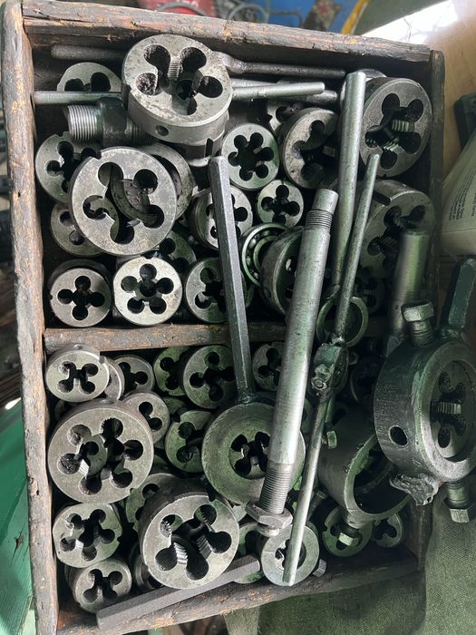 Продам плашки для нарезки резьбы