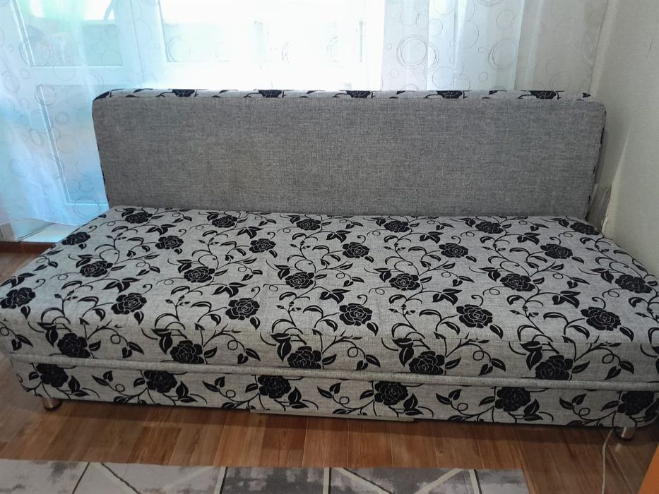 Диван,тахта,отдам бесплатно,самовывоз