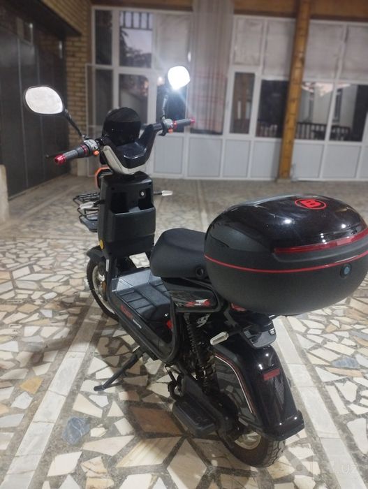 Scuter Bonvi qora yangisi