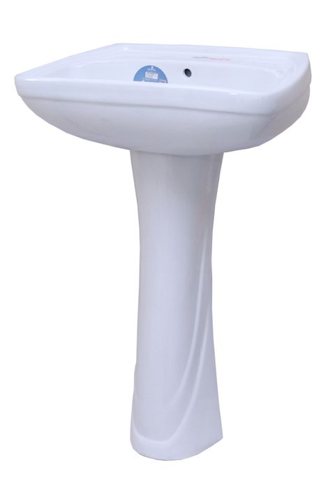 Раковина с пьедесталом.