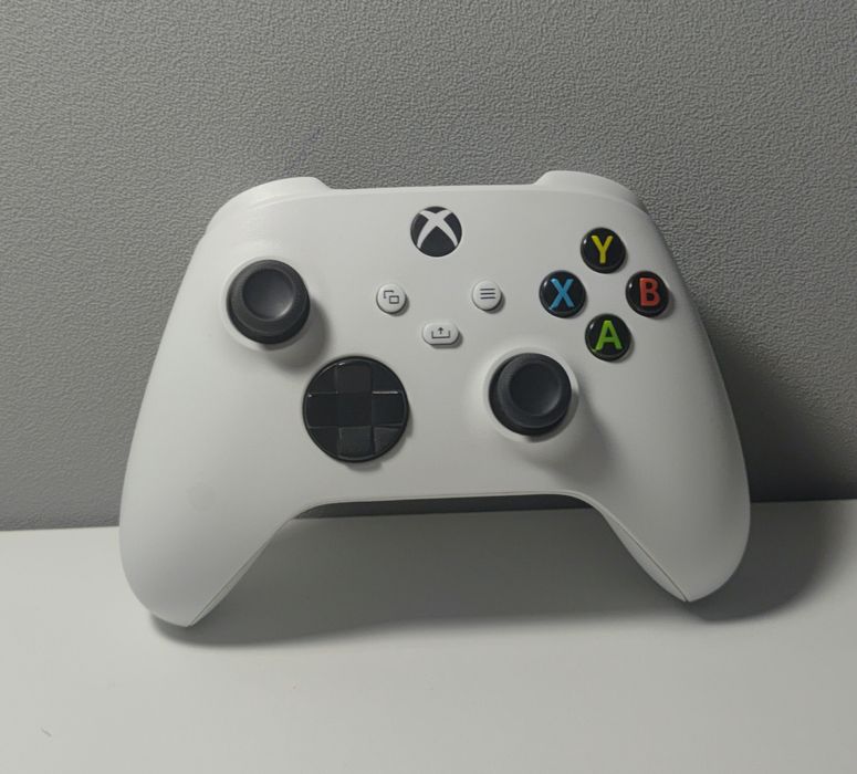 Оригинальный геймпад Xbox Wireless Controller (Robot White).