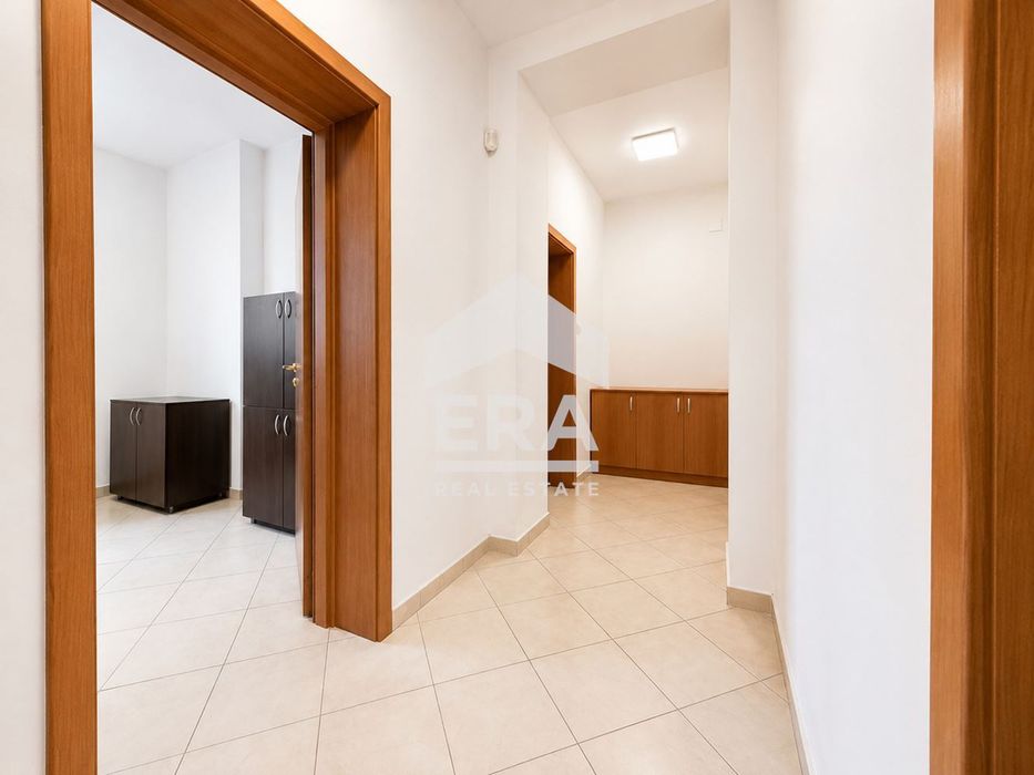 Дава се под наем Офис в София, Център - 92 кв.м за 1380 € - Снимка #2