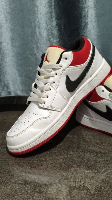 Оригинальные кроссовки Nike Air Jordan 1