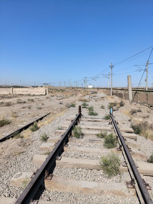 Навоий Тинчлик Темир йул станцияси ёнида 120 метр темир йўли бор база