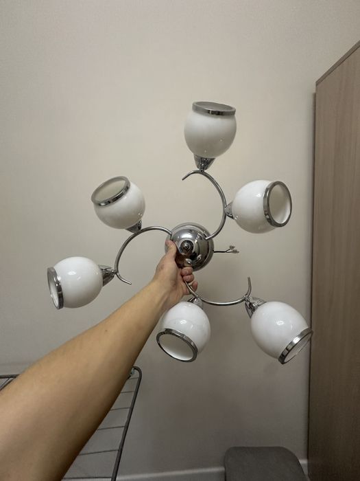 Люстра белая