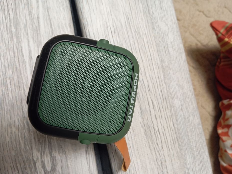 Продам блютуз колонку новая