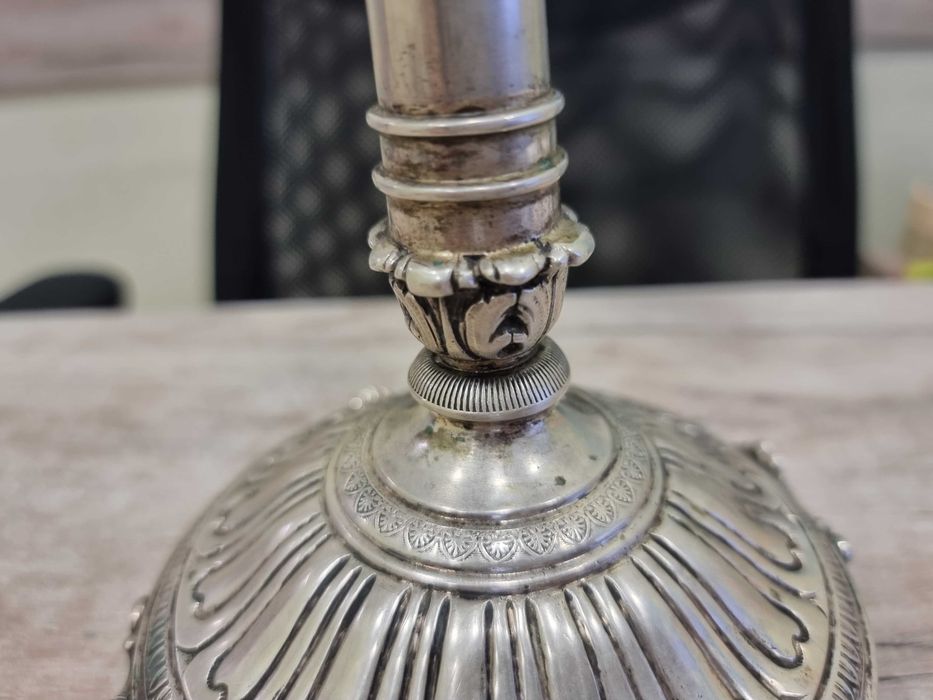 Стар сребърен свещник